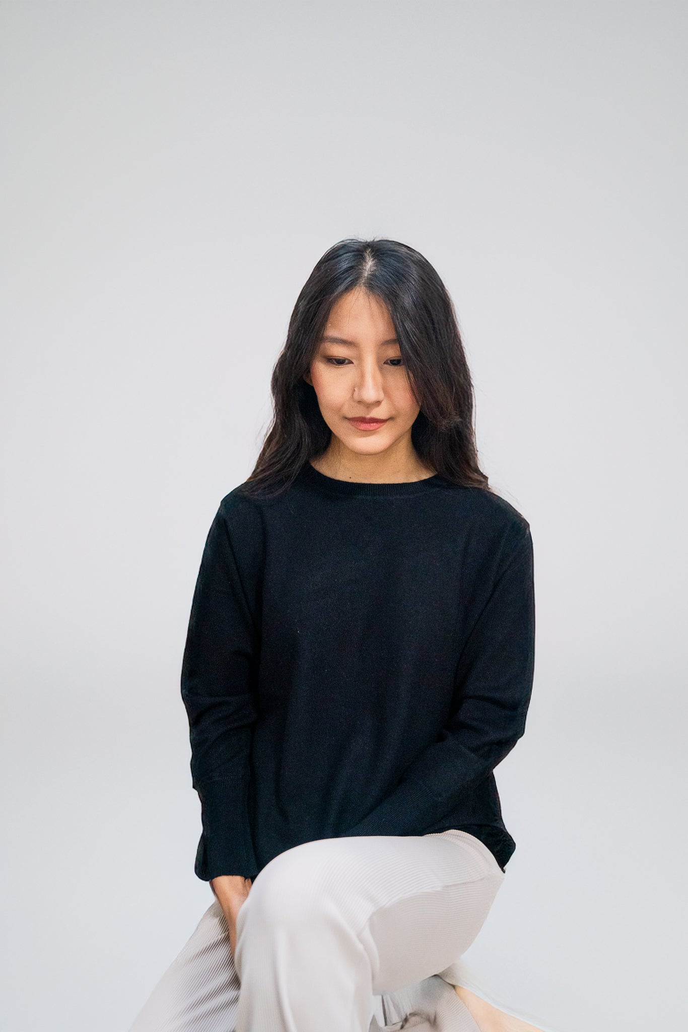 Yuna Loose-fit Sweater By Celica (Black)
